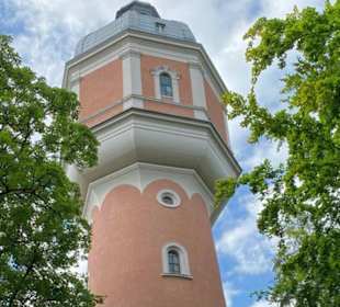 Wasserbecken mit Spritzkanonen Glacis Park