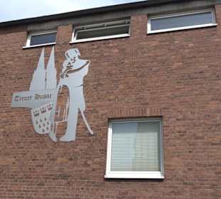 Haus Treuer Husar Blau-Gelb