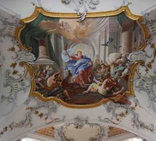 Deckenfresko in der Eingangshalle