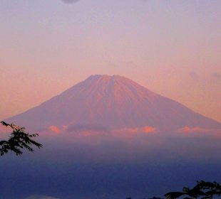 Vulkan im Sonnenaufgang
