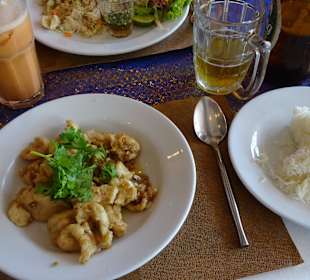 Fried chicken with garlic and pepper