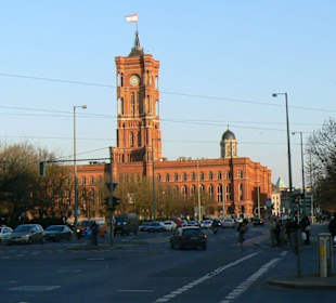 Rotes Rathaus im Osten