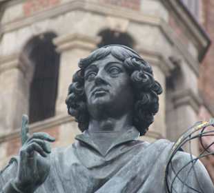 Pomnik Kopernika - zbliżenie