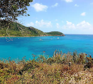 Blick auf das Meer von einem Aussichtspunkt