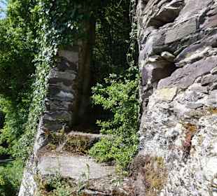 Überall wird der Schiefer sichtbar