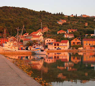 Niedlicher Hafen Mali Iz