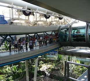 Die nächste Gondel füllt sich mit Besuchern