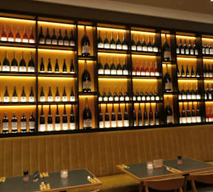 Blick in den Innenraum vom Rest. Elisenbrunnen