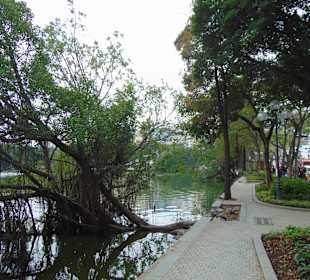 Hoan Kiem See in Hanoi