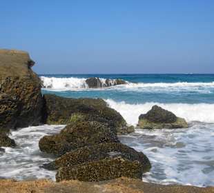 Wilde Felsformationen am Rande