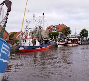 Mehrere Fischerboote im Hafen