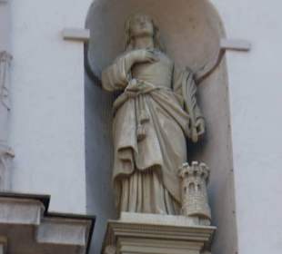 Außenansicht Statuen