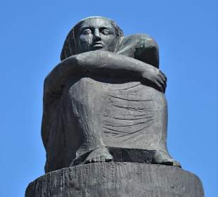 Ansichten des Denkmals "Madonna der Seefahrt"