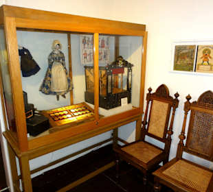 Rundgang durch die Ausstellung des Museums