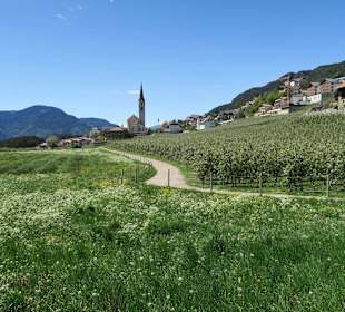 Unterinner Kirche in idyllischer Naturlandschaft