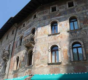 Casa Cazuffi und Casa Rella mit prächtigen Fresken
