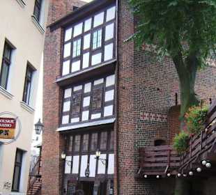 Torun:Rechts der Schiefe Turm 