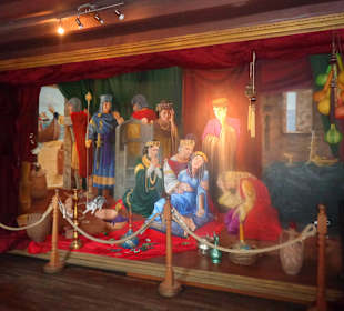 Malerarbeiten an der Wand im Turm