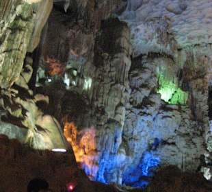 Lichtspecktakel in der Grotte