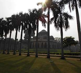 Schön angelegter Park um das Mohamed Mausoleum