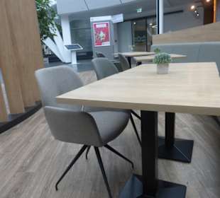 Pause im Café / Bistro Glasspiel