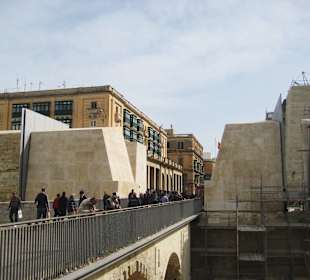 Blick auf die Brücke / das heutige "Tor"