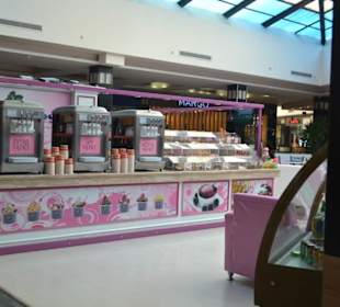 Eins der Cafes in der Senzo Mall