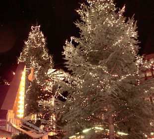 Festlich geschmückter Marktplatz