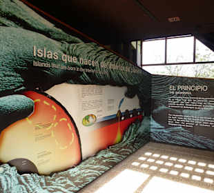 In der Station viele Erklärungen