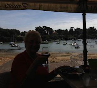 So gemütlich mit 1 Bierglas St . Emilion 4,50 €