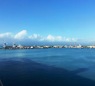 Blick bei der Ausfahrt aus dem Hafen