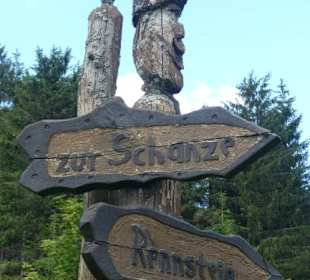 Wegweiser zu den Sprungschanzen im Kanzlersgrund