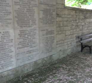 Gefallenendenkmal am Friedhof Holzhausen