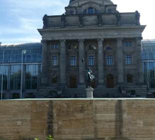 Bayerische Staatskanzlei im Osten vom Hofgarten