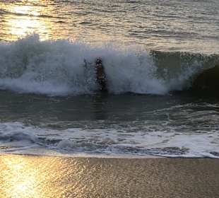 Im Oktober sind die Wellen recht groß 