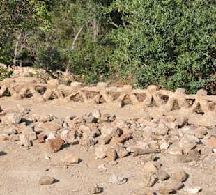 Wegbegrenzung im oberen Teil des Parks