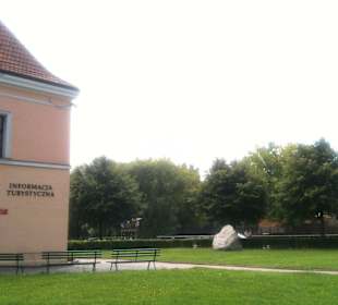 Informacja turystyczna obok Zamku