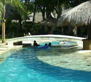 Pool auf dem Gelände von Bali Hai Cruises