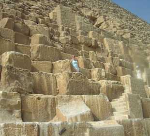 Eingang zum Grabmal der Pyramiden