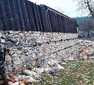 Knopfhäuser Dorf Ormana