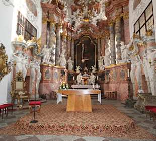 Blick zum Hauptaltar