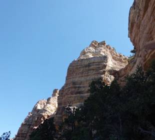 Mal kurz im Schatten der Felsen