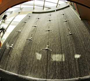 Wasserpfahl in Einkaufcenter bei Burj Khalifa 