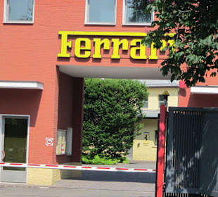 Am Ferarri Werk
