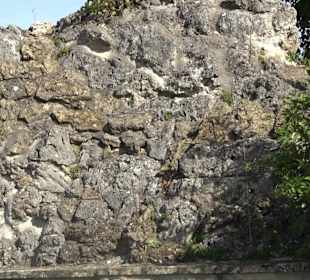 Lourdes-Grotte im Eutinger Friedhof