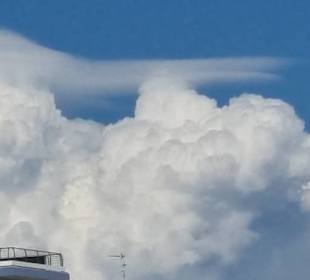 Prachtwolken am Strand immer Sonne