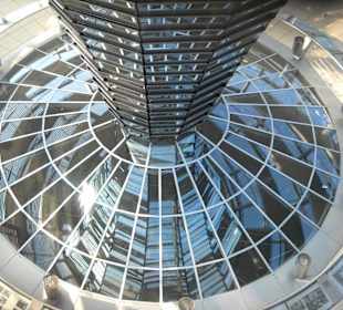 Glaskuppel innen Reichstagsgebäude