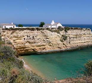 Klippenwanderung mit Ausblick auf die Kapelle