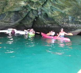 Kayaking unter den bizarren Felsformationen