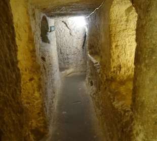 In den Katakomben unterwegs